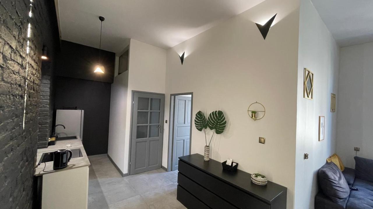 Darkhouse2 Apartment