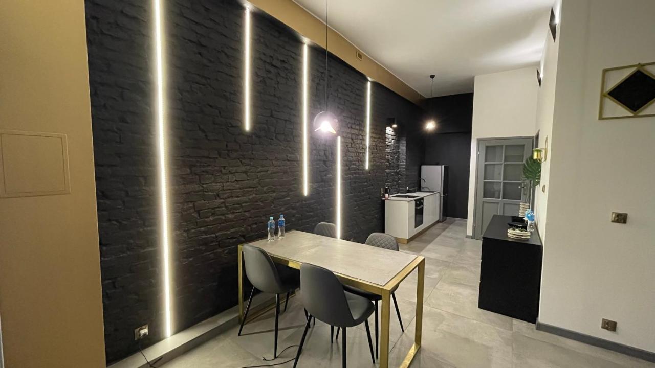 Darkhouse2 Apartment
